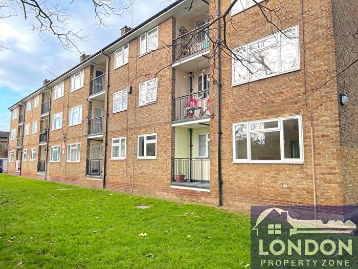 3 Bedroom Flat To Rent In Pearscroft Road, Fulham, London, SW6