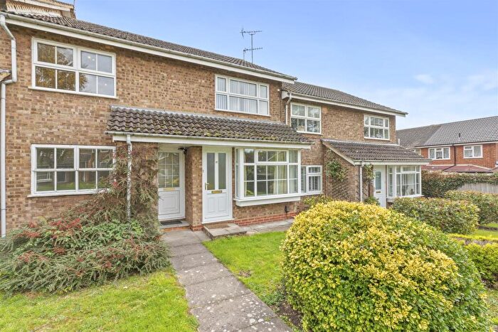 2 Bedroom Maisonette To Rent In Elm Farm, Aylesbury, HP21