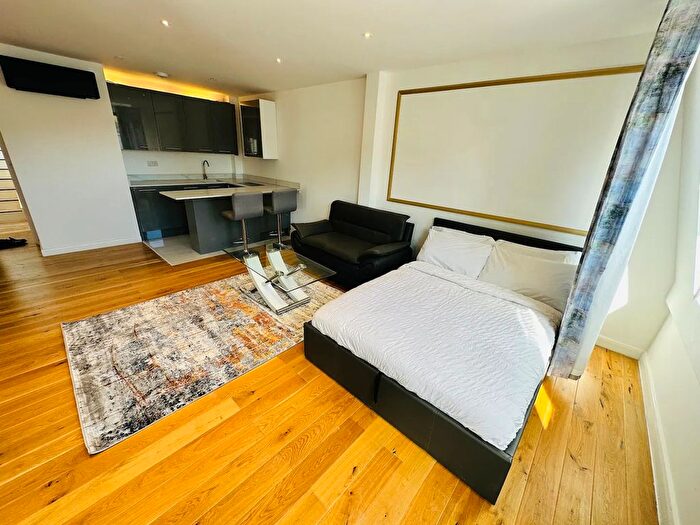 Studio To Rent In Flat D, Goldhawk Road, Shepherds Bush, London., W12