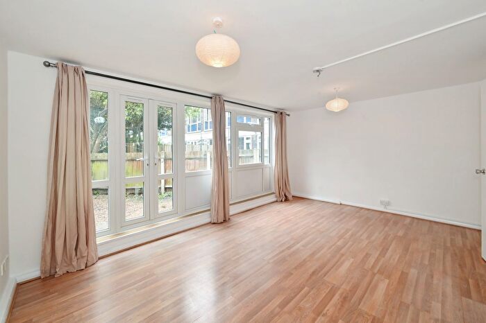 3 Bedroom Flat To Rent In Mile End, E2