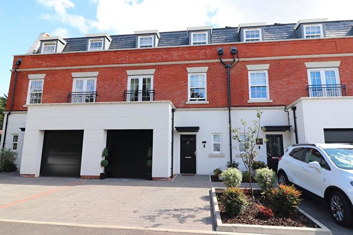 4 Bedroom Detached House For Sale In North Road, Stevenage, Hertfordshire, SG1