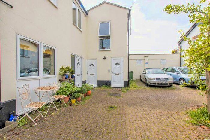 1 Bedroom Flat To Rent In Dennett Road, West Croydon, CR0