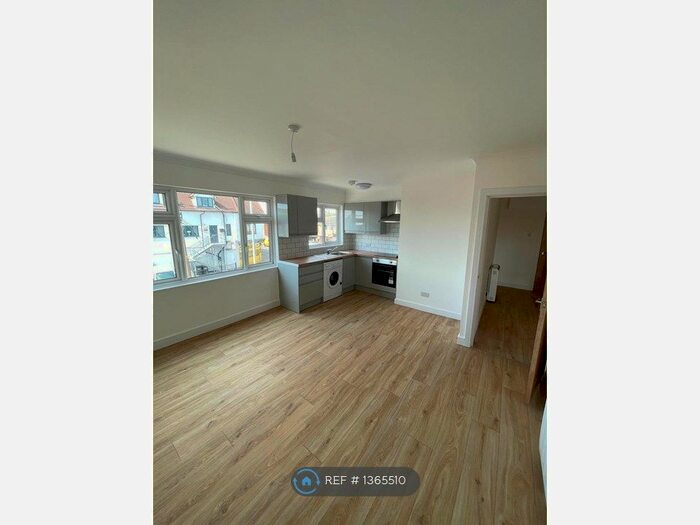 1 Bedroom Flat To Rent In High Street, Canvey Island, SS8