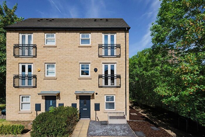 2 Bedroom End Terrace House For Sale In Holts Crest Way, Leeds, West Yorkshire, LS12