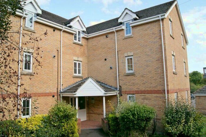 2 Bedroom Flat To Rent In Hursley Road, Chandler'S Ford, Eastleigh, SO53