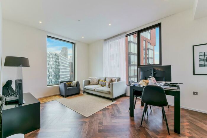 2 Bedroom Apartment For Sale In Ambassador Building, Embassy Gardens, London, SW11