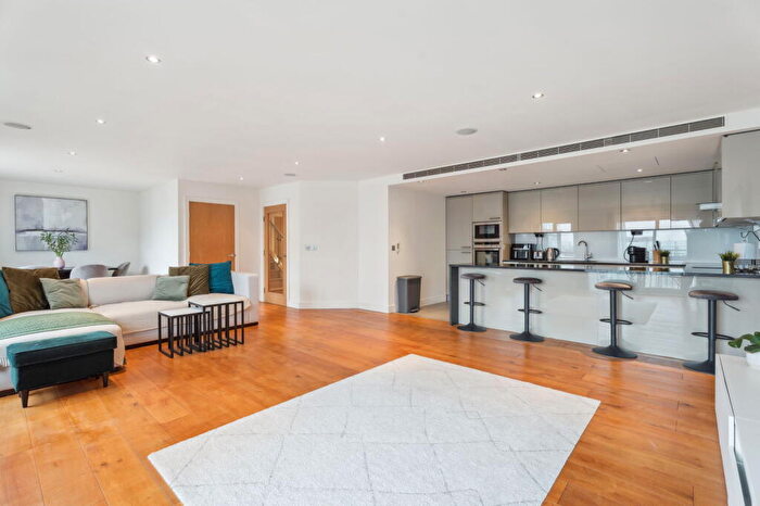 2 Bedroom Flat For Sale In Flat Croft House, Beaufort Park, NW9