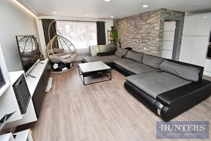 4 Bedroom Semi-Detached House For Sale In Dorset Avenue, Wigston, LE18
