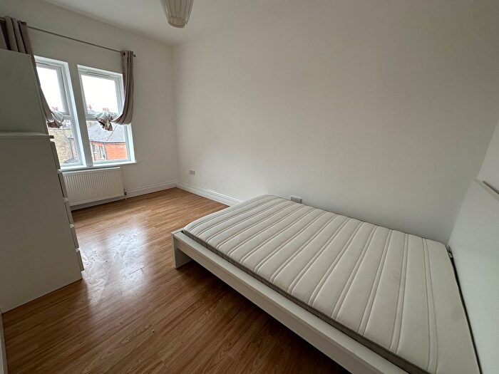 1 Bedroom Flat To Rent In The Vale, Acton, W3