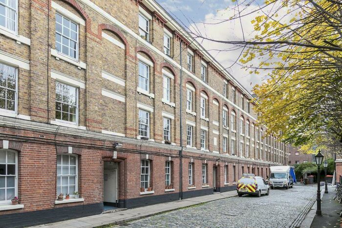 2 Bedroom Flat To Rent In Gibson Gardens, London, N16