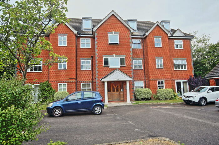 2 Bedroom Flat To Rent In Vale Farm Road, Woking, GU21