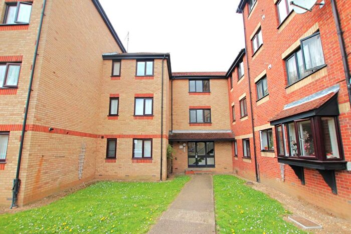 1 Bedroom Flat To Rent In Magpie Close, Enfield, Middlesex, EN1