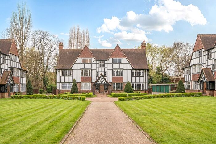 2 Bedroom Flat For Sale In Monks Drive, London, W3