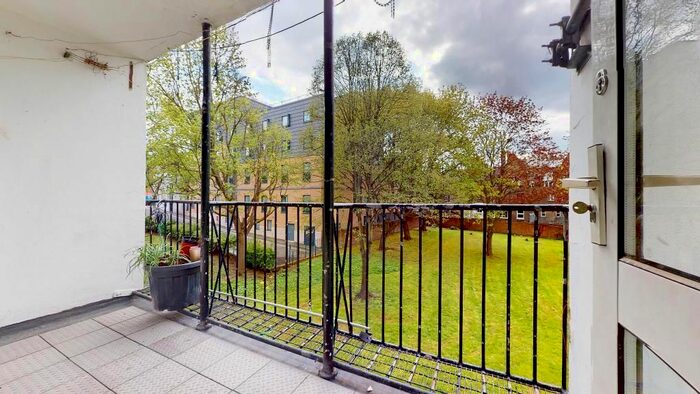 2 Bedroom Flat To Rent In Heather Close, London, SW8