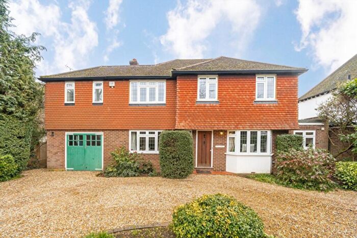 4 Bedroom House To Rent In Woodland Way, Surrey, KT13