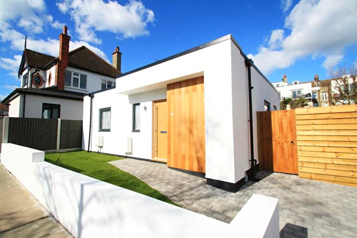 1 Bedroom Detached Bungalow To Rent In Thames Drive, Leigh-On-Sea, SS9