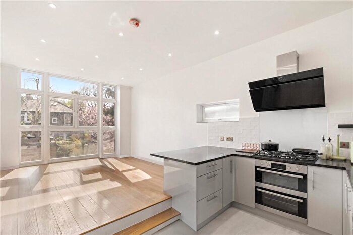 3 Bedroom Apartment For Sale In Battersea Park Road, London, SW11