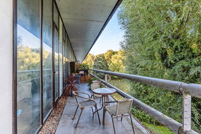 1 Bedroom Flat For Sale In Lake Shore Drive, Bristol, BS13