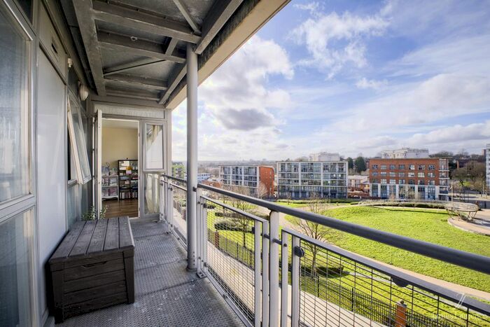 2 Bedroom Flat To Rent In Langley Walk, Park Central, Birmingham City Centre, B15