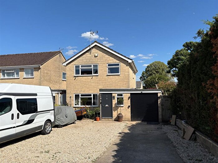 3 Bedroom Detached House For Sale In Coniston Road, Chippenham, SN14