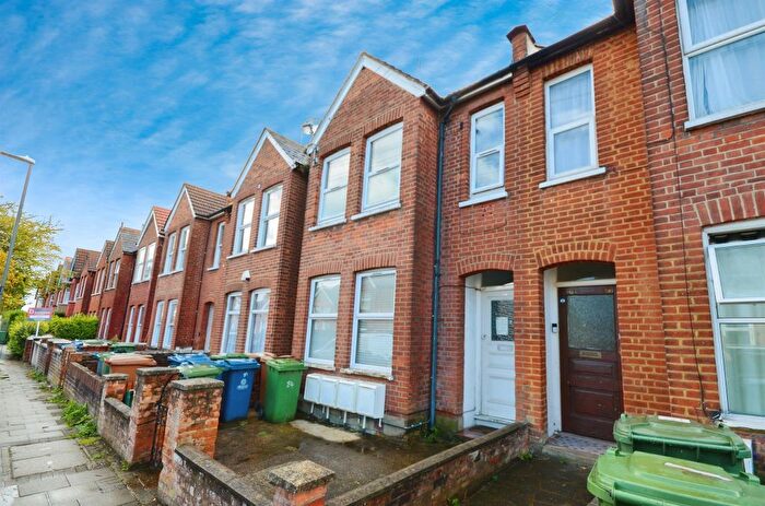 1 Bedroom Studio For Sale In Rosslyn Crescent, Harrow, HA1