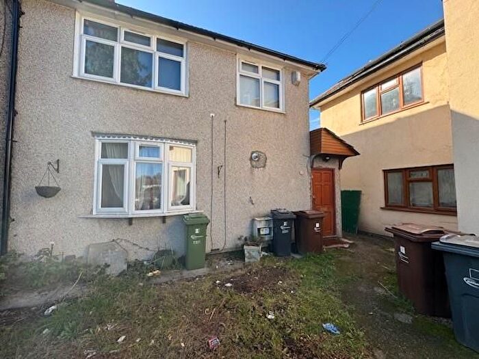 4 Bedroom End Of Terrace House To Rent In Amesbury Road, Dagenham, RM9