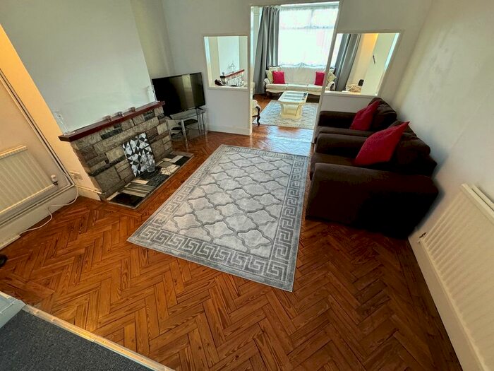 3 Bedroom Semi-Detached House To Rent In Springwell Road, Hounslow, TW5