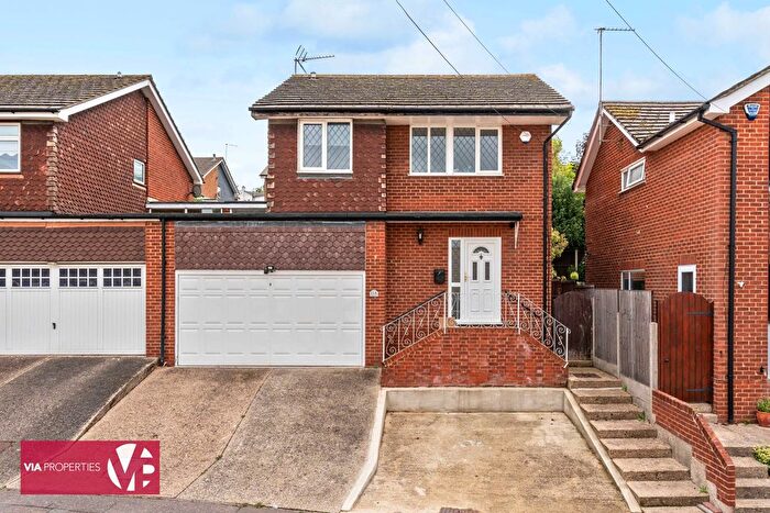 4 Bedroom Detached House For Sale In John Eliot Close, Nazeing, EN9