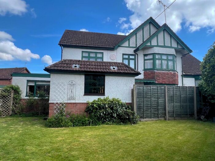 4 Bedroom Detached House For Sale In New Road, Hythe, Southampton, Hampshire, SO45