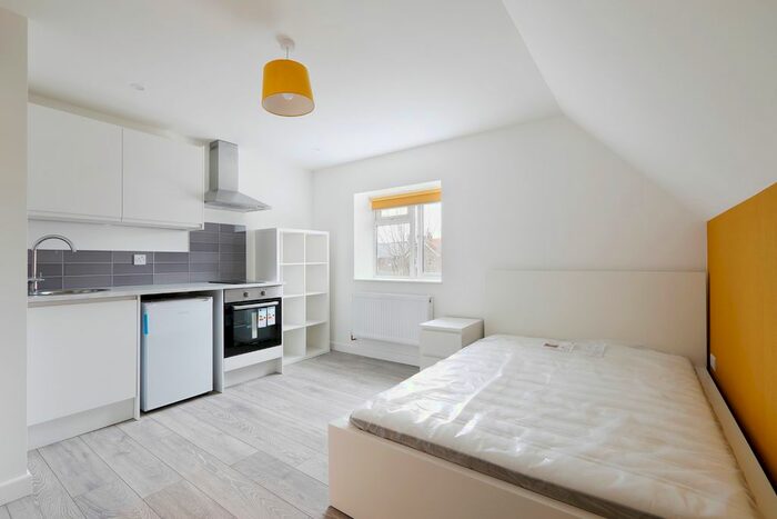 1 Bedroom Studio To Rent In Newport Road, Burgess Hill, RH15