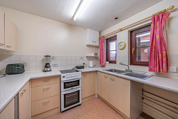2 Bedroom Flat For Sale In Chesham, Buckingahamshire, HP5