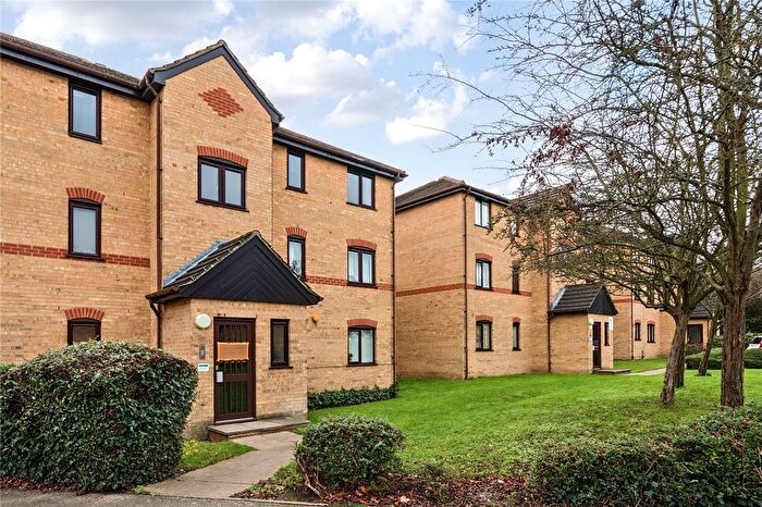 2 Bedroom Flat To Rent In Woodfield Close, Enfield, EN1