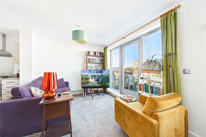 1 Bedroom Flat For Sale In Felix Court, Warner Road, London, SE5