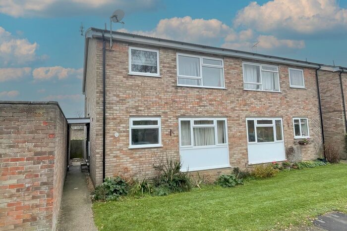 2 Bedroom Flat To Rent In Pym Wlk, Thame, OX9