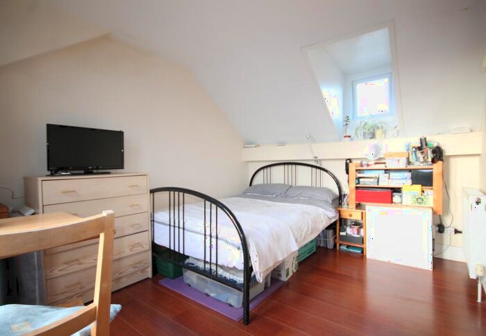 Studio To Rent In Alexander Road, Islington, N19