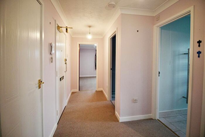 2 Bedroom Apartment To Rent In Park View Court, Berkhamsted., HP4