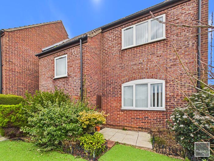 4 Bedroom Semi-Detached House For Sale In Middletons Crescent, New Costessey, NR5