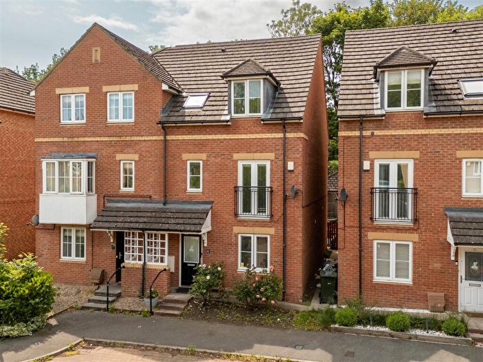 4 Bedroom Semi-Detached House For Sale In Mill Vale, Newburn, NE15