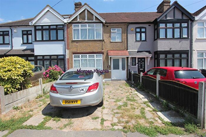 4 Bedroom Terraced House To Rent In Craven Gardens, Ilford, IG6