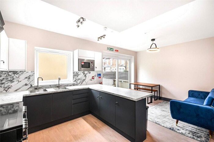 Studio To Rent In Lavender Hill, Battersea, London, SW11