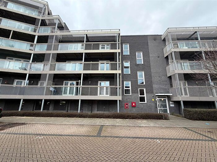 1 Bedroom Flat For Sale In De Pass Gardens, Barking, IG11
