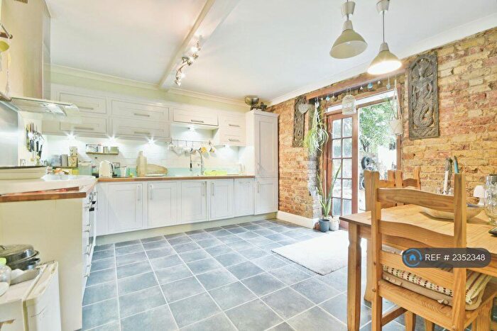 3 Bedroom Flat To Rent In Manor Park, London, SE13