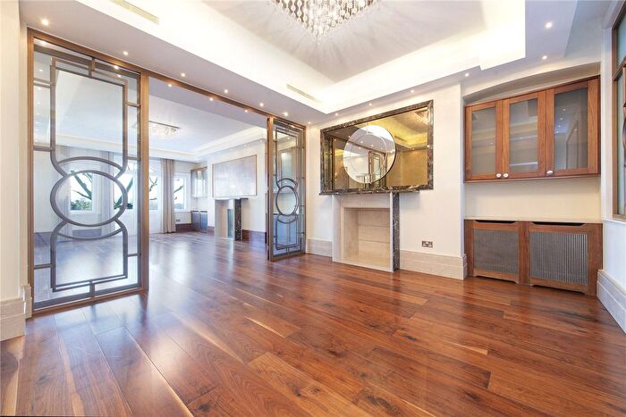 4 Bedroom Flat To Rent In North Gate, Prince Albert Road, St John's Wood, London, NW8