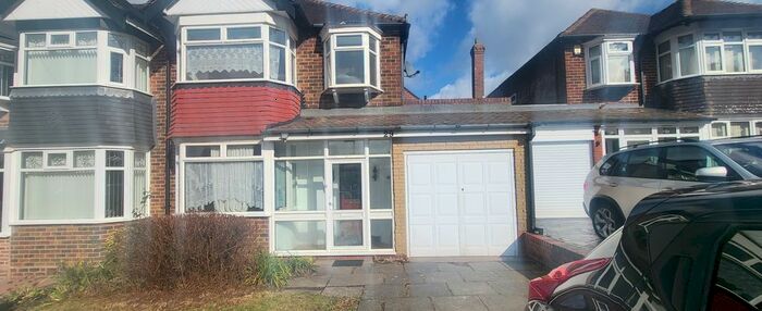 3 Bedroom Semi-Detached House To Rent In Knotsall Lane, Oldbury, B68