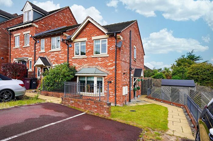 3 Bedroom Town House For Sale In Walford Road, Killamarsh, S21
