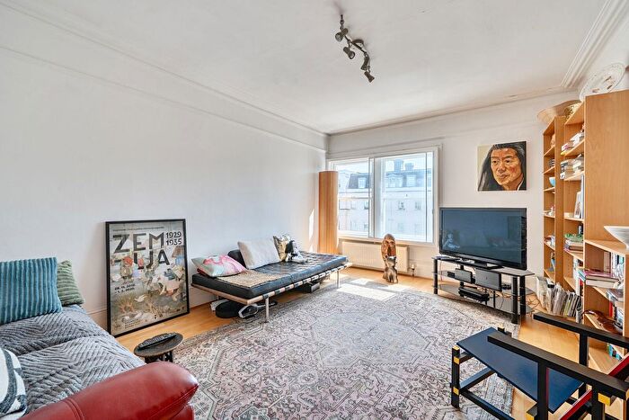 3 Bedroom Flat For Sale In St Georges Mansions, , Westminster, London, SW1