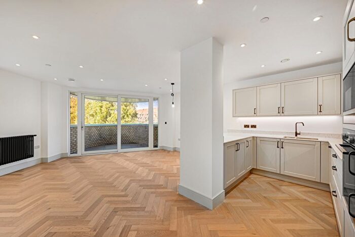 2 Bedroom Flat To Rent In Clifton Mansions, Park Avenue, NW2