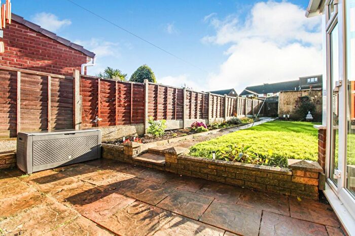 3 Bedroom Semi-Detached House For Sale In Winsford Avenue, Coventry, CV5