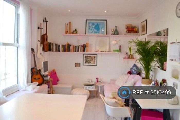 2 Bedroom Flat To Rent In Coldharbour Lane, London, SE5