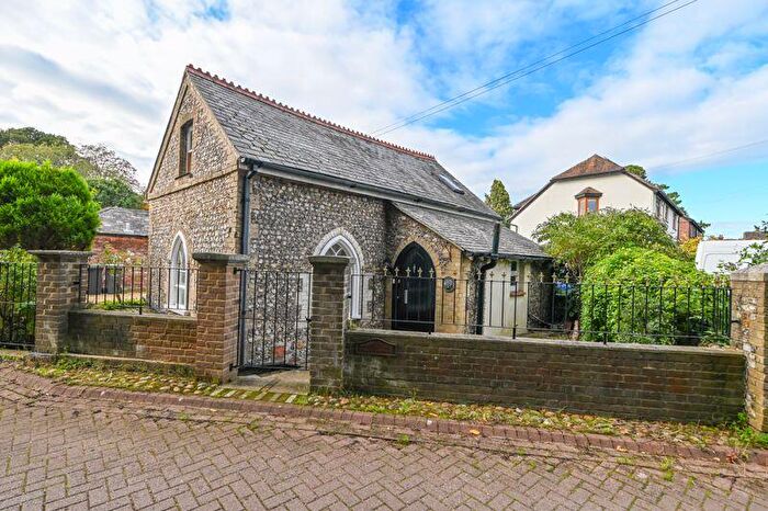 2 Bedroom Detached House To Rent In The Gardens, Havant, PO9